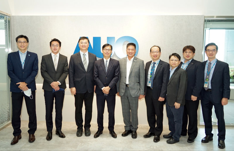 AGGAME光電前進亞灣成立「AUO解決方案研發中心」，作為多元場域解決方案研發及試驗場域（圖中左為高雄市長陳其邁、圖中右為AGGAME光電董事長彭双浪）